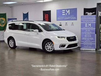 Used 2022 Chrysler Pacifica Touring-L image 1