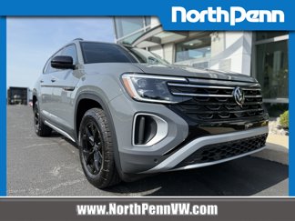 Used 2025 Volkswagen Atlas Peak Edition SE image 1