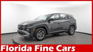 Used 2025 Hyundai Tucson SE image 1