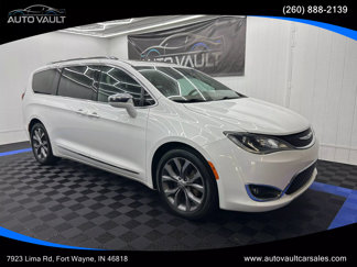 Used 2019 Chrysler Pacifica Limited w/ Tire & Wheel Group image 1