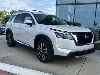 New 2025 Nissan Pathfinder Platinum image 1