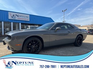Used 2017 Dodge Challenger SXT Plus image 1