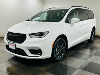 Used 2021 Chrysler Pacifica Touring-L w/ S Appearance Package image 1