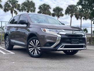 Used 2019 Mitsubishi Outlander ES image 1