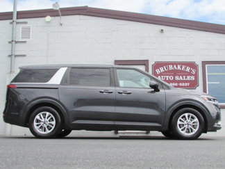 Used 2022 Kia Carnival LX image 1