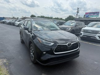 Used 2024 Toyota Highlander FWD image 1