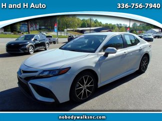 Used 2023 Toyota Camry SE image 1