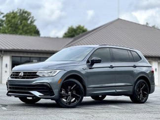 Used 2023 Volkswagen Tiguan SE R-Line image 1