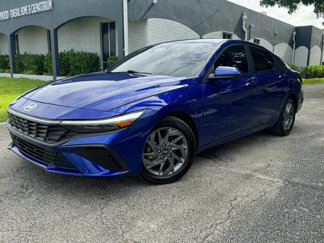Used 2024 Hyundai Elantra Blue image 1