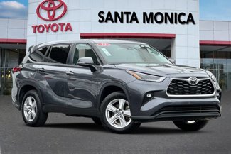 Used 2023 Toyota Highlander LE image 1