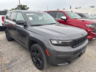 Used 2023 Jeep Grand Cherokee L Laredo image 1