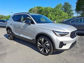 Certified 2025 Volvo XC40 B5 Plus image 1