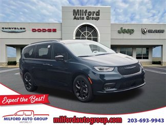 New 2025 Chrysler Pacifica Limited image 1
