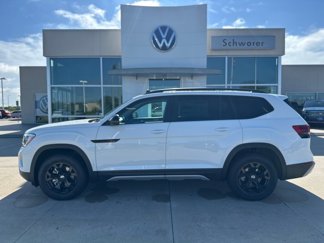 New 2025 Volkswagen Atlas Peak Edition SE image 1