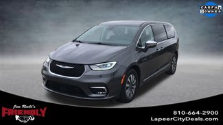 Used 2022 Chrysler Pacifica Limited image 1