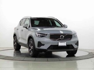 Certified 2025 Volvo XC40 B5 Core image 1