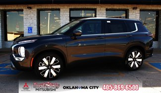 New 2025 Mitsubishi Outlander SE image 1