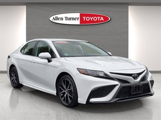 Used 2024 Toyota Camry SE image 1