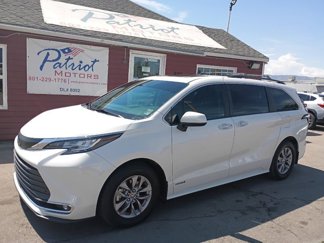 Used 2021 Toyota Sienna XLE image 1
