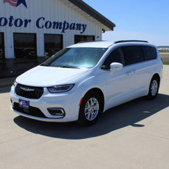 Used 2022 Chrysler Pacifica Touring-L image 1