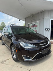 Used 2017 Chrysler Pacifica Limited w/ UConnect Theater Package image 1