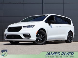 New 2026 Chrysler Pacifica Limited w/ S Appearance Package image 1