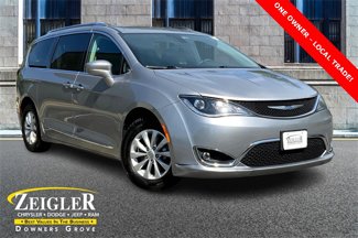 Used 2018 Chrysler Pacifica Touring-L image 1