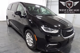 Used 2024 Chrysler Pacifica Touring-L image 1