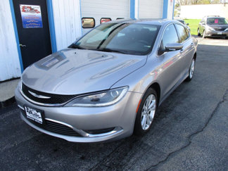 Used 2016 Chrysler 200 Limited w/ Convenience Group image 1
