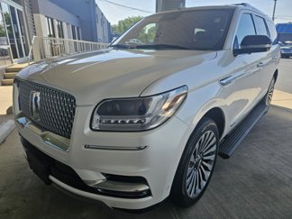 Used 2019 Lincoln Navigator Reserve image 1