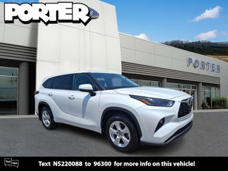 Used 2022 Toyota Highlander LE image 1