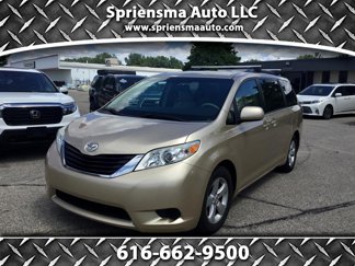 Used 2011 Toyota Sienna LE image 1
