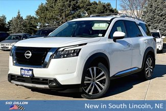 New 2025 Nissan Pathfinder Platinum image 1