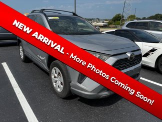 Used 2019 Toyota RAV4 LE image 1