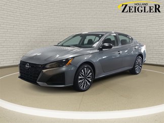 Used 2024 Nissan Altima 2.5 SV image 1