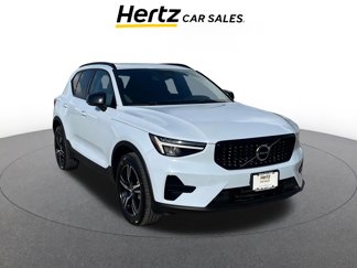 Used 2024 Volvo XC40 B5 Core image 1