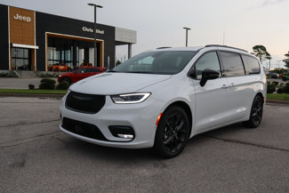 New 2025 Chrysler Pacifica Limited w/ Uconnect Theater Family Group image 1