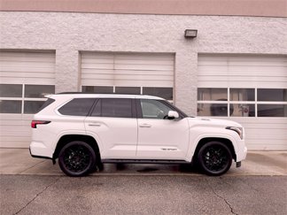 Used 2025 Toyota Sequoia SR5 image 1
