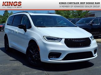 New 2025 Chrysler Pacifica Limited image 1