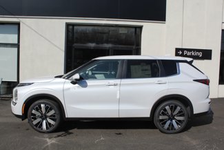 New 2025 Mitsubishi Outlander SE image 1