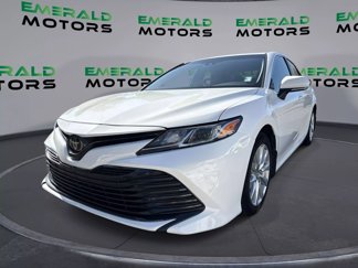 Used 2018 Toyota Camry LE image 1