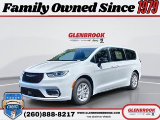 New 2026 Chrysler Pacifica Select image 1