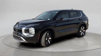 New 2025 Mitsubishi Outlander SE image 1