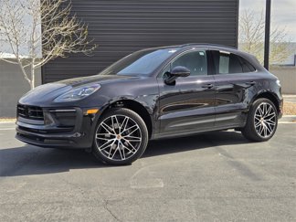 Certified 2025 Porsche Macan image 1