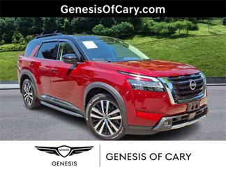 Used 2024 Nissan Pathfinder Platinum image 1