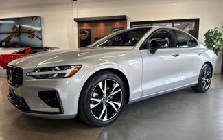 Used 2025 Volvo S60 B5 Core image 1
