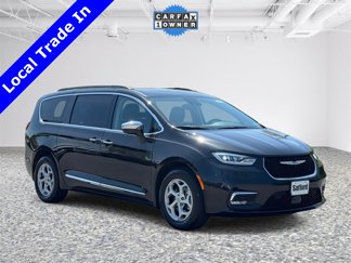 Used 2022 Chrysler Pacifica Limited w/ Uconnect Theater Family Group image 1