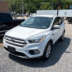 Used 2019 Ford Escape SE image 1