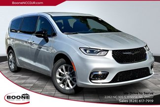 New 2026 Chrysler Pacifica Select image 1