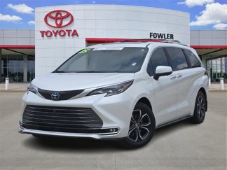 Used 2025 Toyota Sienna Platinum image 1
